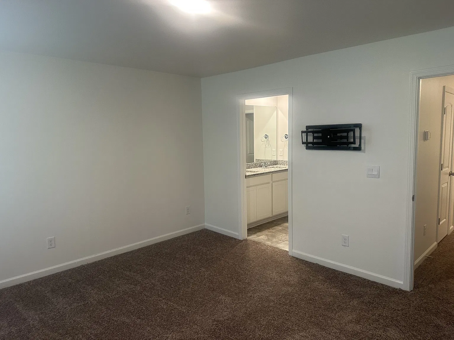 131 Cecil Rd — Photo 4