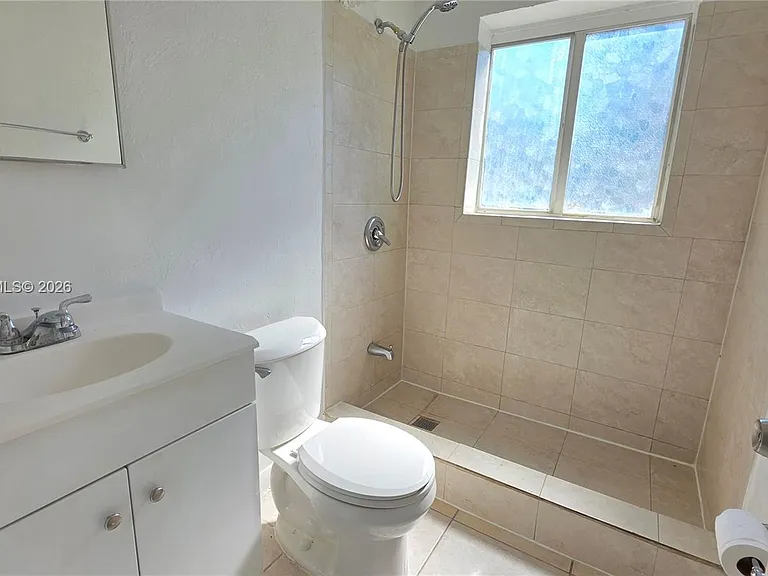 7629 Dickens Ave #7 — Photo 20