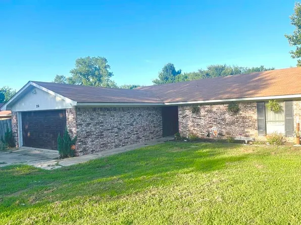 216 Dorthy Orton Dr, Hugo, OK 74743