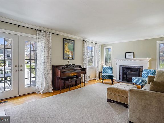 3rd image of 9401 Elsmere Ct