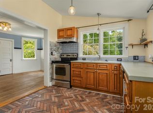 100 Cannon Dr, Hendersonville, NC 28792