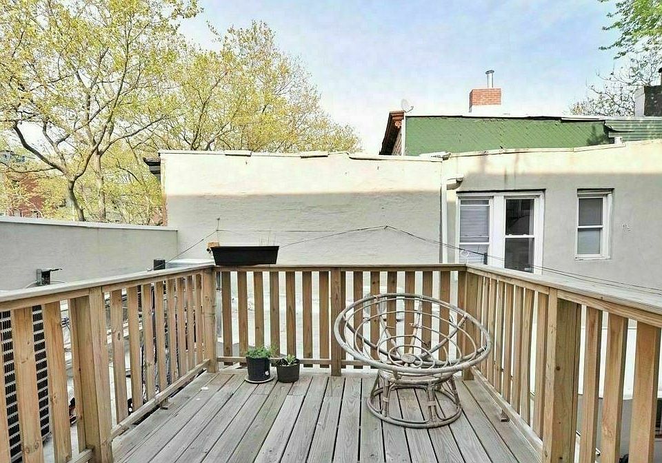 1st image of 251 Halsey St APT 1
