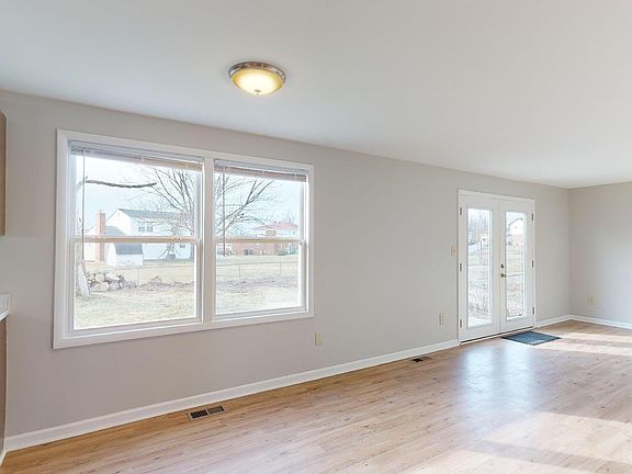 3rd image of 6466 Waywind Dr