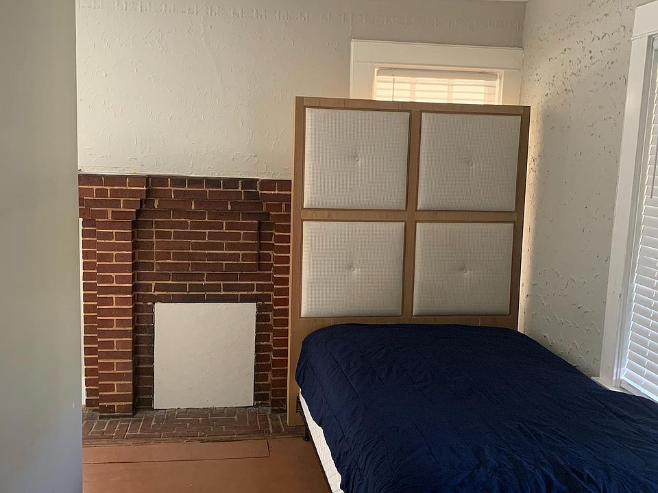 Unit A Bedroom (Full Size Mattress)