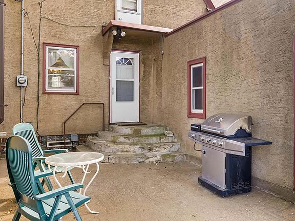 3rd image of 1761 Bush Ave