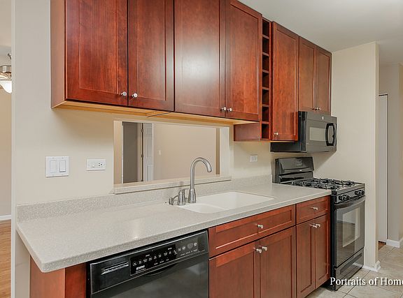 4th image of 1216 Woodlake Dr