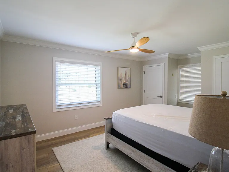 691 Russell St — Photo 9