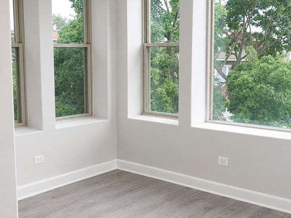 3rd image of 7431 S Paxton Ave #3A