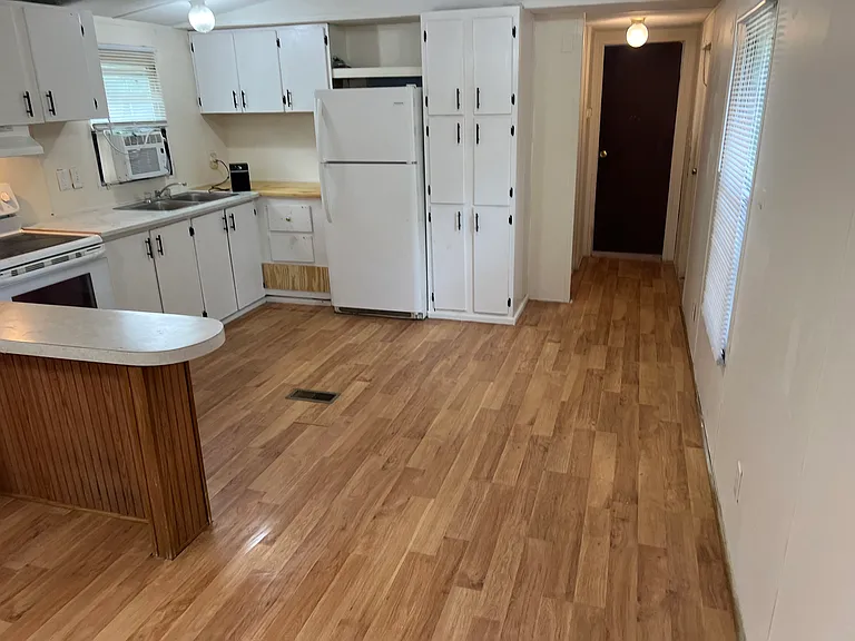 5553 Rivercreek Dr — Photo 3