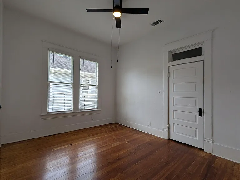 1142 Yale St — Photo 8