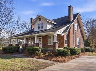 4635 Shattalon Dr, Winston Salem, NC 27106