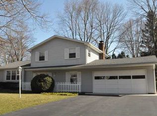 63 Brentwood Ln, Fairport, NY 14450