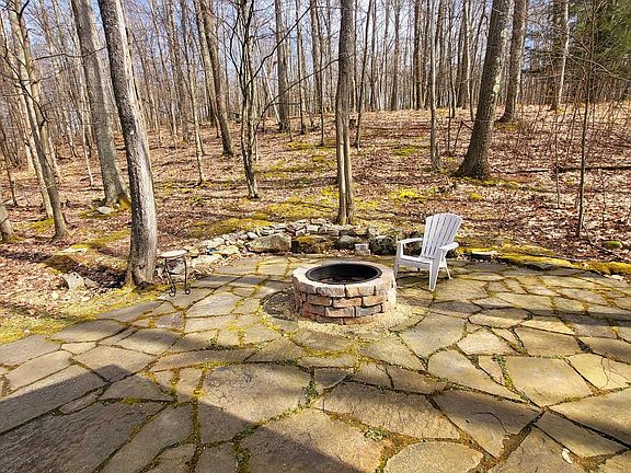 4th image of 337 Basswood Way Unit 22