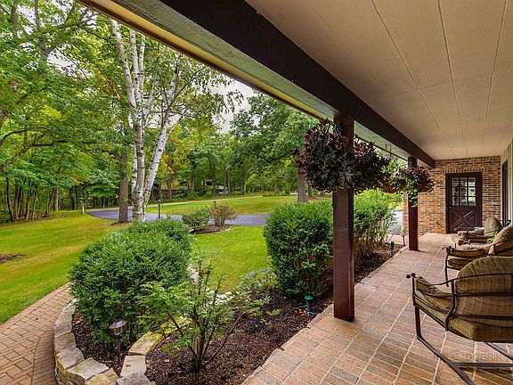 3rd image of 32418 N Forest Dr