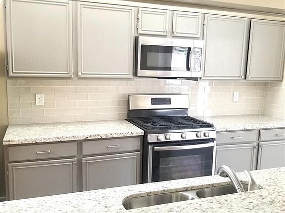 3rd image of 17415 Chamberlain Dr