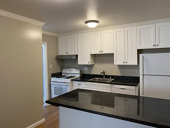 4th image of 2121 Whitman Way #3