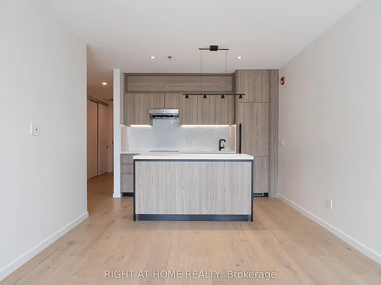 778 Queen St E #206 — Photo 9