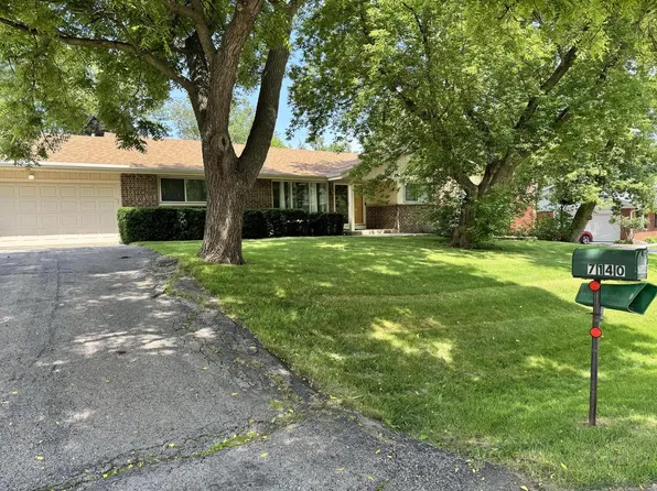 7140 North Braeburn LANE, Glendale, WI 53209