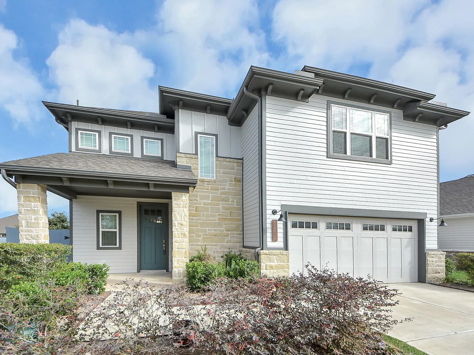 4 bed, 3.5 bath, 3106 sqft, $3,200 — Photo 3