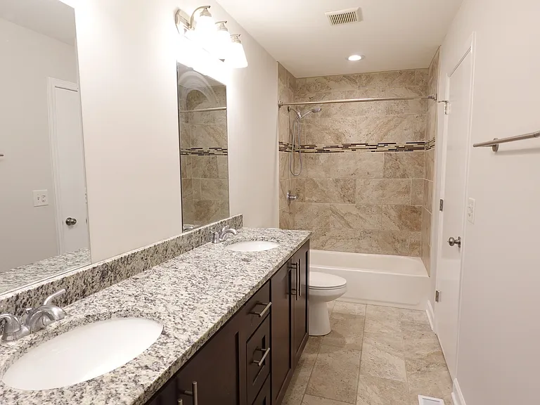 881 Essex Cir #881 — Photo 14