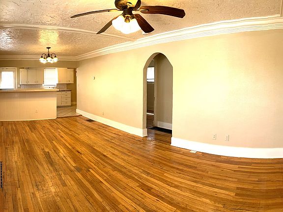 3rd image of 820 21st St #35805f66d