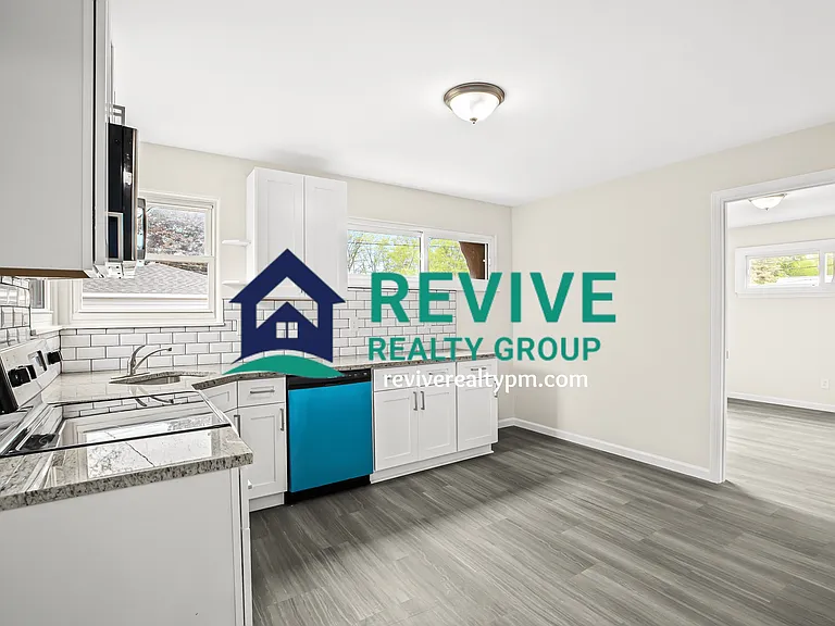 20481 Delaware Ave — Photo 8