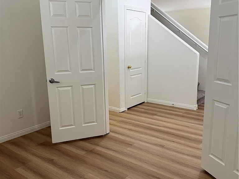3308 Barada Heights Ave — Photo 6