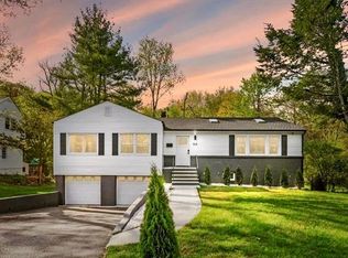 21 Maplewood Rd, Hartsdale, NY 10530