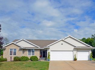 3760 Shore Crest Trl, Green Bay, WI 54311