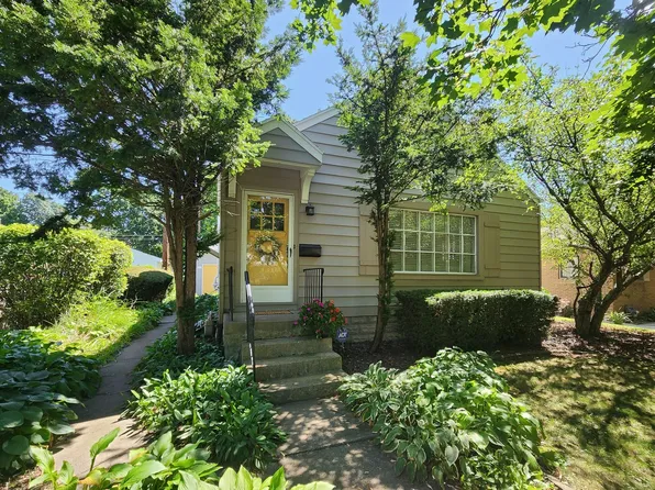 402 S Florence Ave, Bloomington, IL 61701