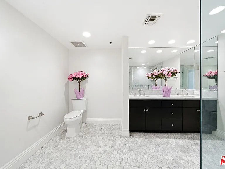 10660 Wilshire Blvd #805 — Photo 48