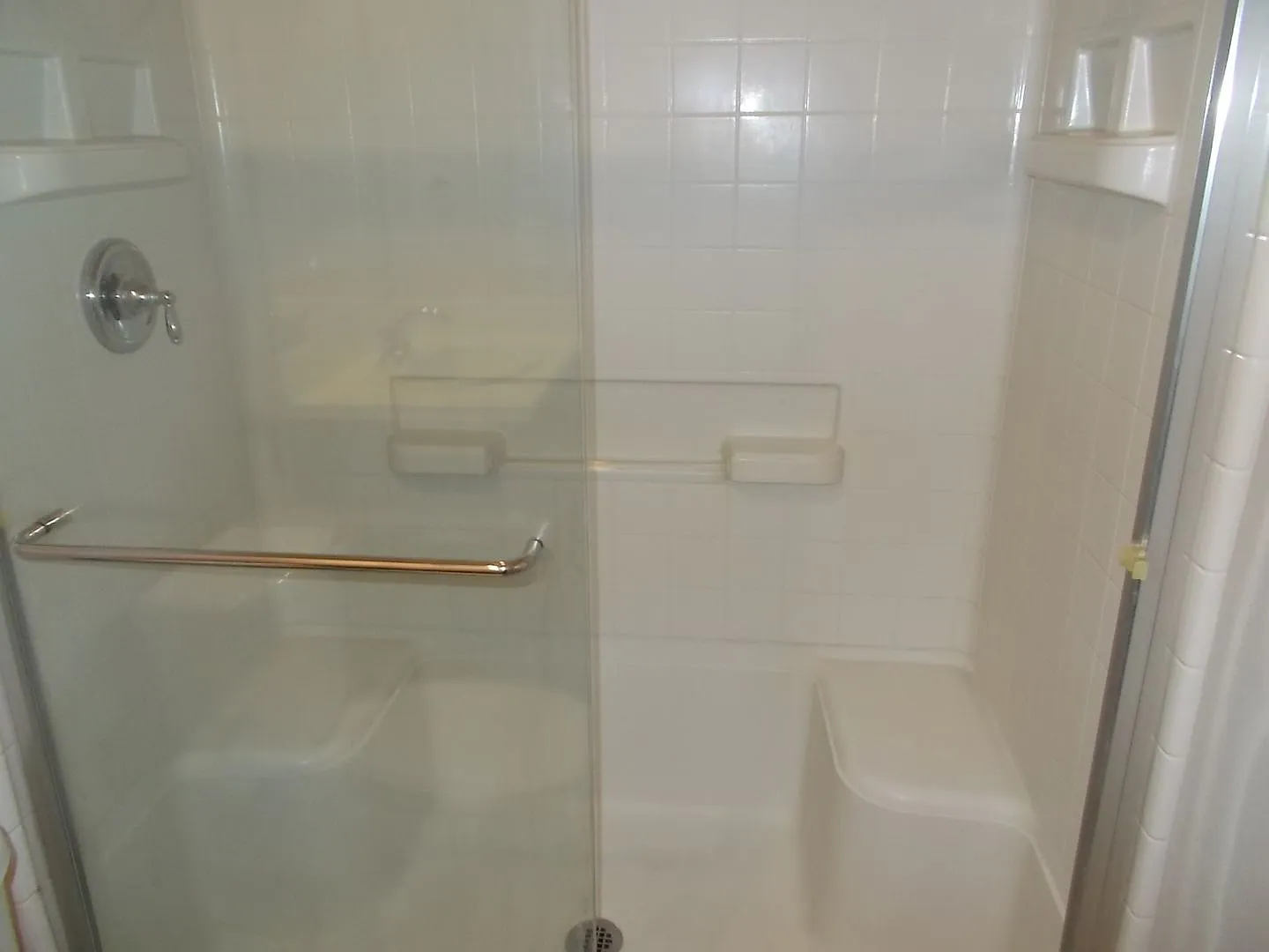 Spacious & Stylish Home with Main-Floor Guest Suite and Gourmet Kitchen — Photo 4