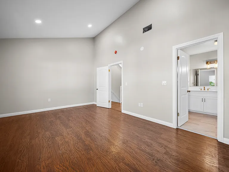 707 E Lomita Ave #4 — Photo 22