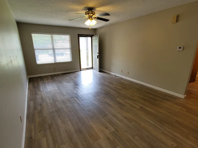 920 Cool Valley Dr — Photo 2
