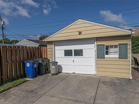 3rd image of 4676 Southwood Dr