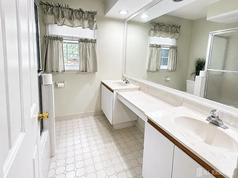 903 Woodhaven Dr — Photo 15