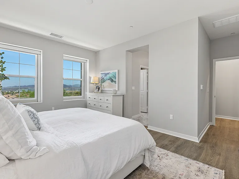 805 Blackstone Dr — Photo 9