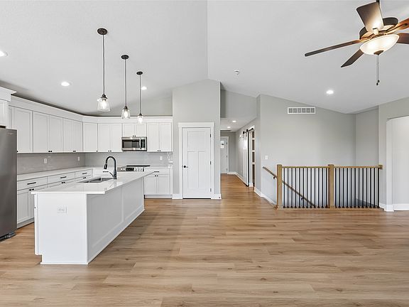 5th image of 314 NE Meadow Ln