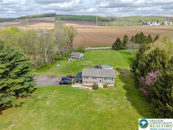 3rd image of 4556 Chestnut Dr