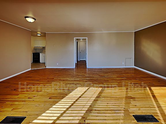 3rd image of 1935 S Douglas St APT 3