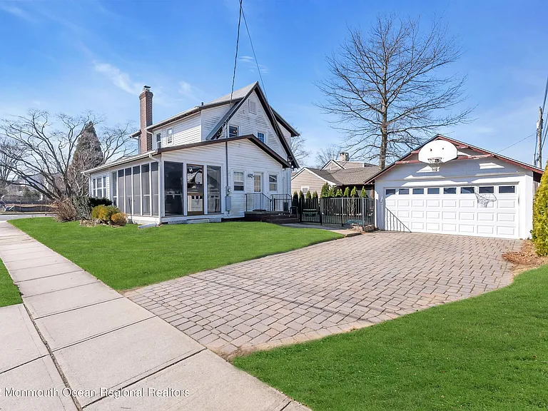 102 Dixon Ave — Photo 32