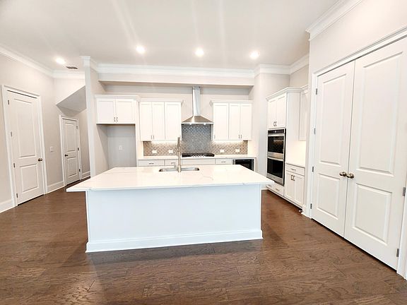 4th image of 689 Stickley Oak Way