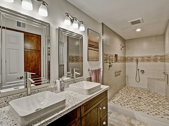 5th image of 14014 W Ravenswood Ct