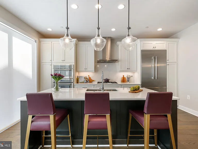 10340 Grosvenor Pl — Photo 16