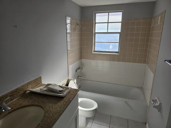 7108 Palm Dr, Bradenton Beach, FL
