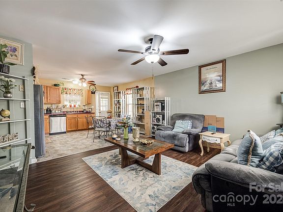 4th image of 724 Cavendish Ct