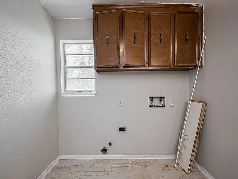 811 Loire Ln — Photo 16