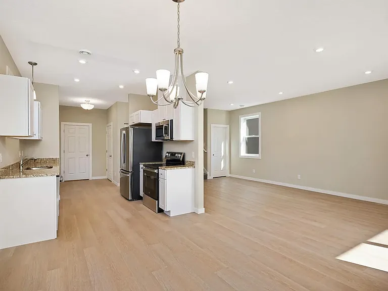 695 Cook Ave E — Photo 8