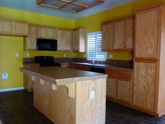 Granite counter tops in Kitchen