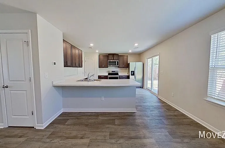 9319 Vineyard Grove Ln NE — Photo 2